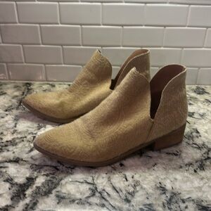 Mi.im genuine leather size 9 calf hair like bootie